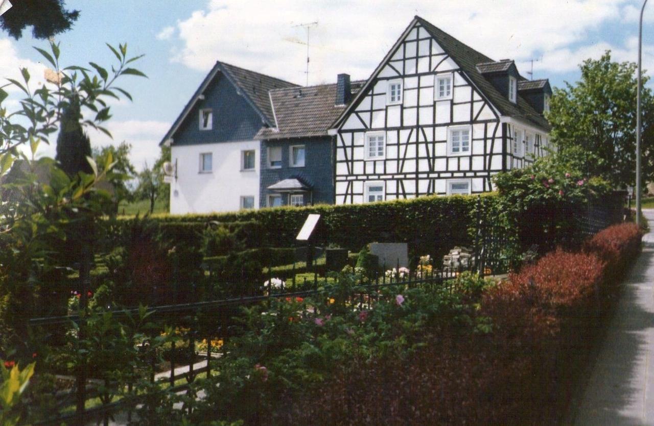 Monteurhotel Garni Alter Olper Hof 林德拉 外观 照片