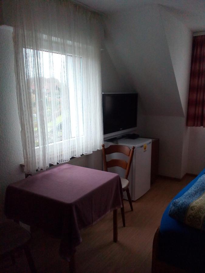 Monteurhotel Garni Alter Olper Hof 林德拉 外观 照片